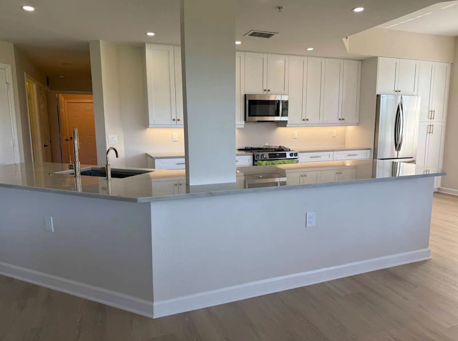 Countertops & Cabinets